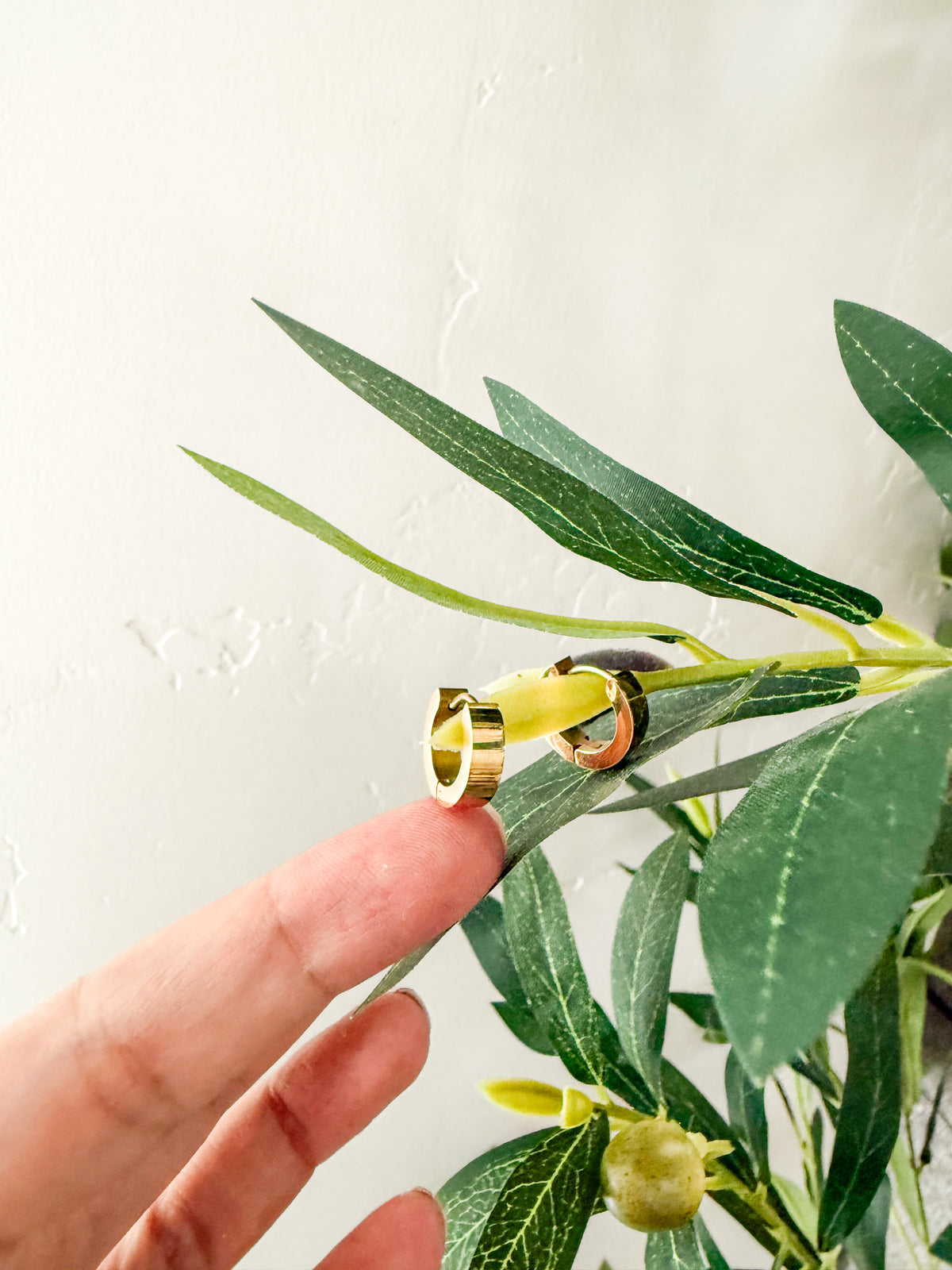 The 4mm thin gold hoops
