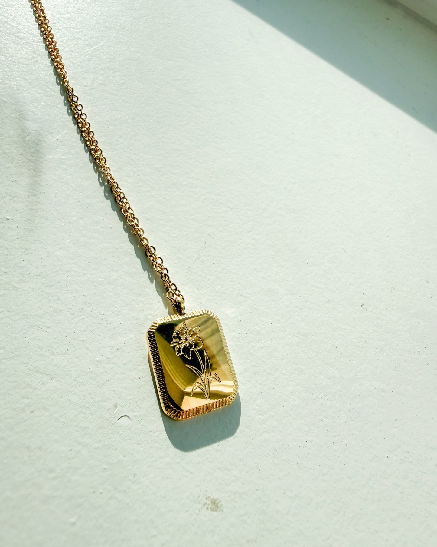 Birth Flower Necklace – Gold SS