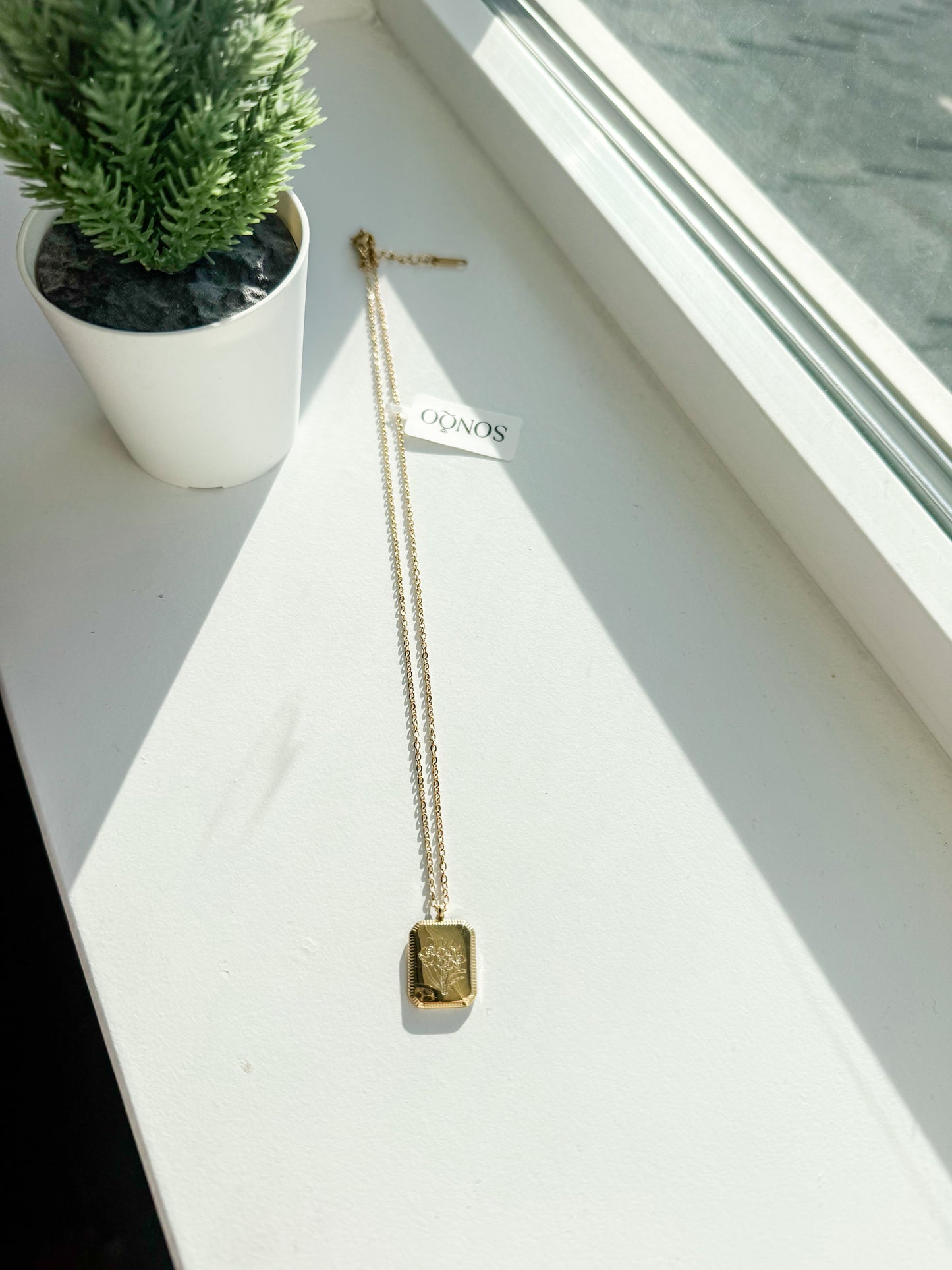 Birth Flower Necklace – Gold SS