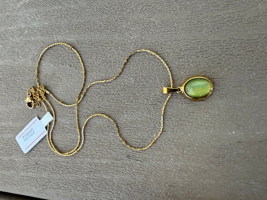 Green eye cat stone necklace in Gold