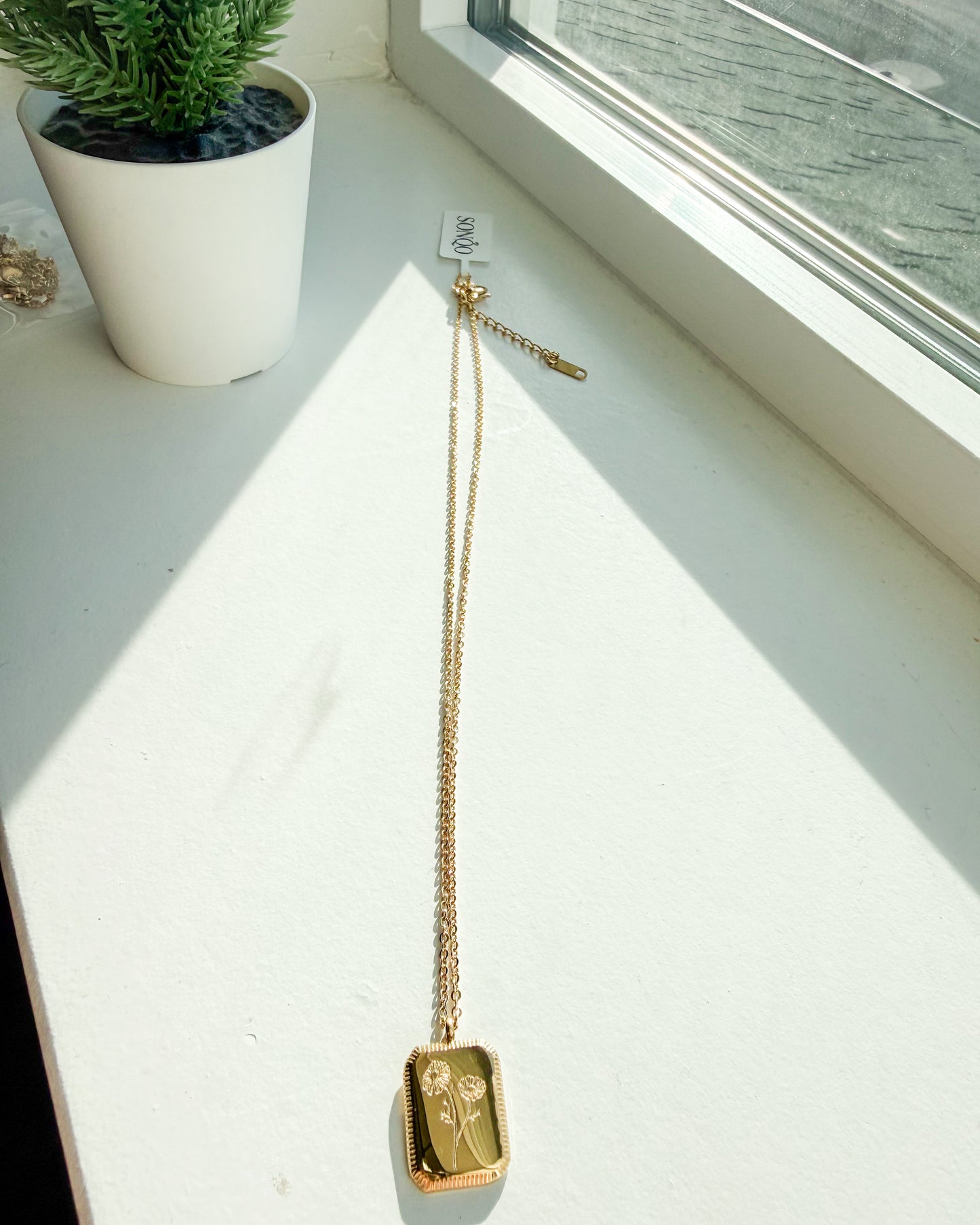 Birth Flower Necklace – Gold SS