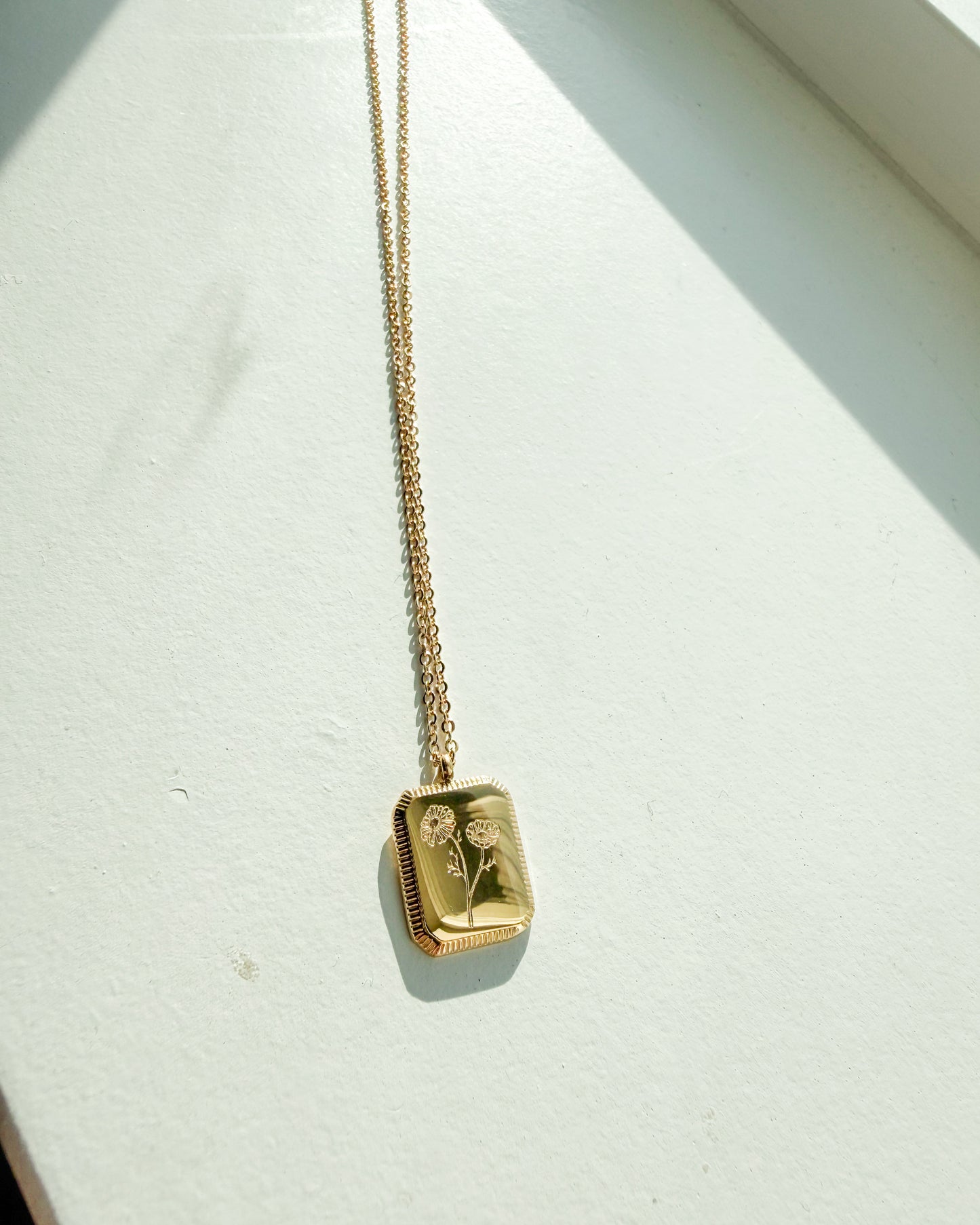 Birth Flower Necklace – Gold SS