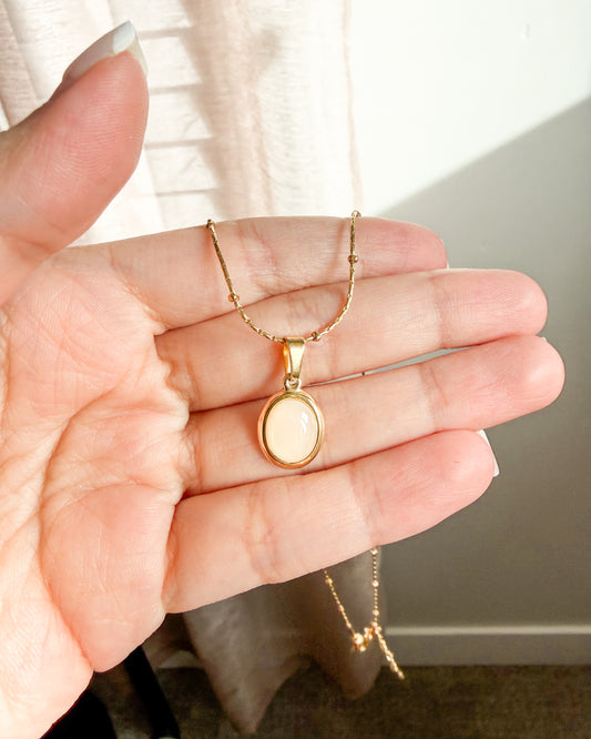 Delicate Claire stone gold necklace