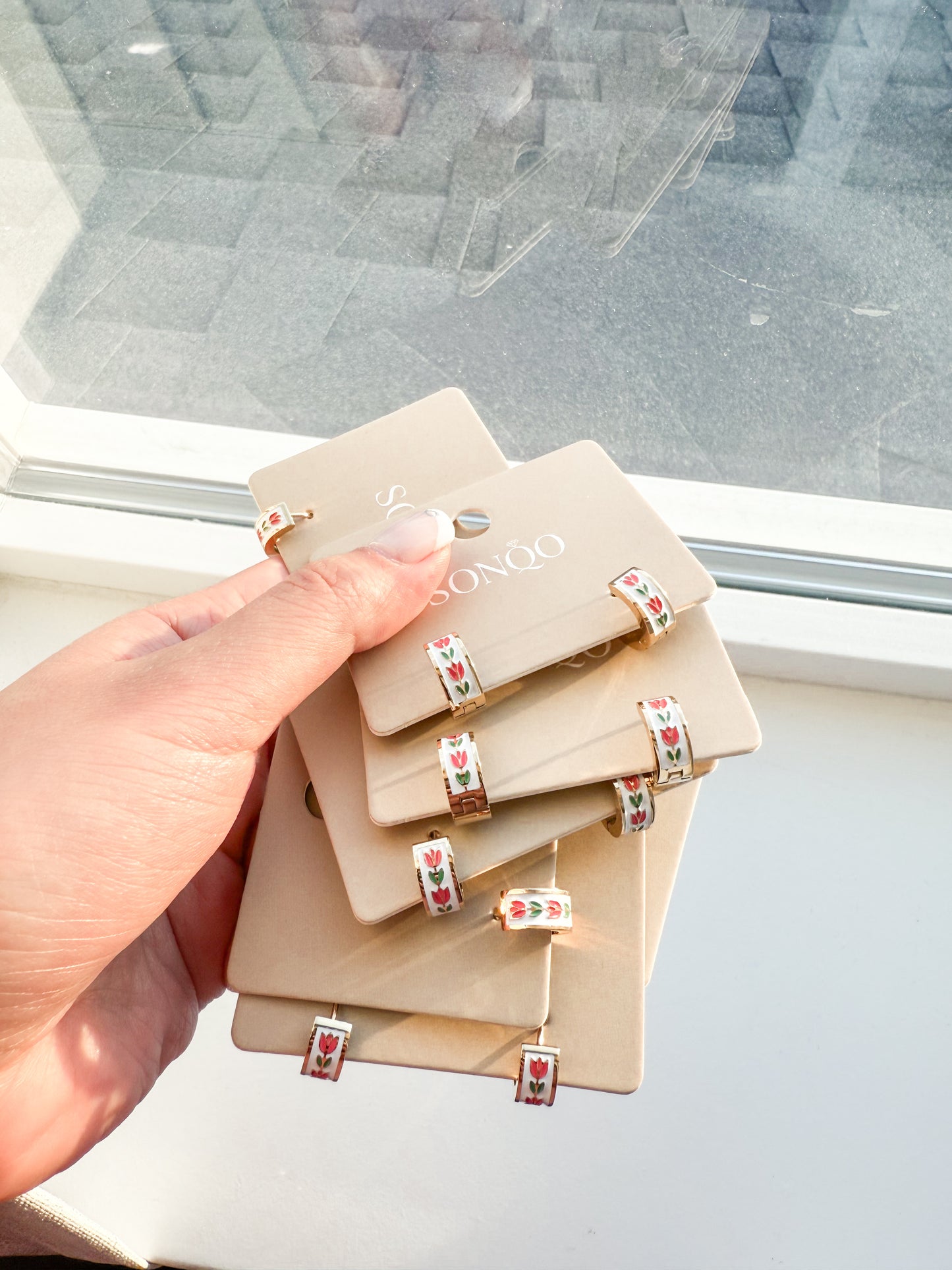 Coral tulips hoops in Gold