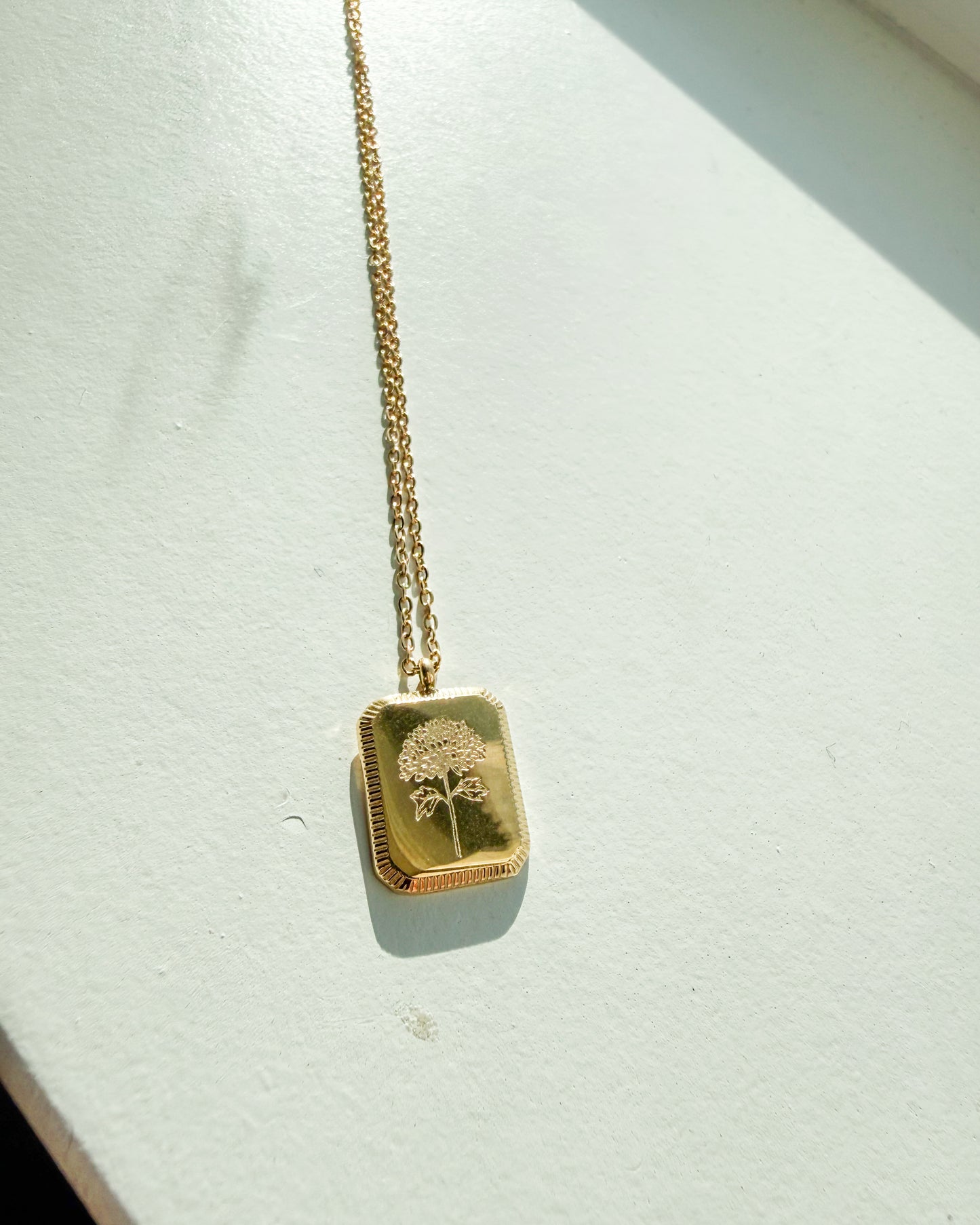 Birth Flower Necklace – Gold SS