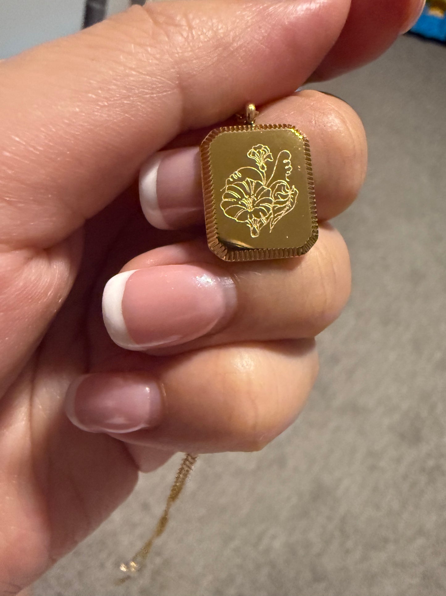Birth Flower Necklace – Gold SS
