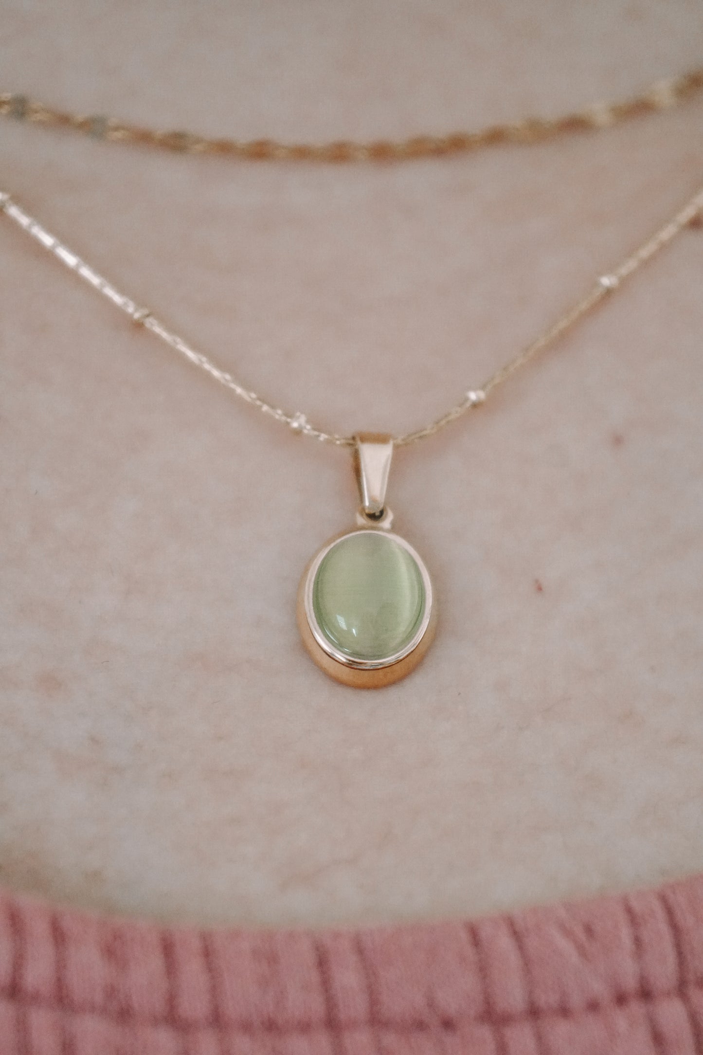 Green eye cat stone necklace in Gold