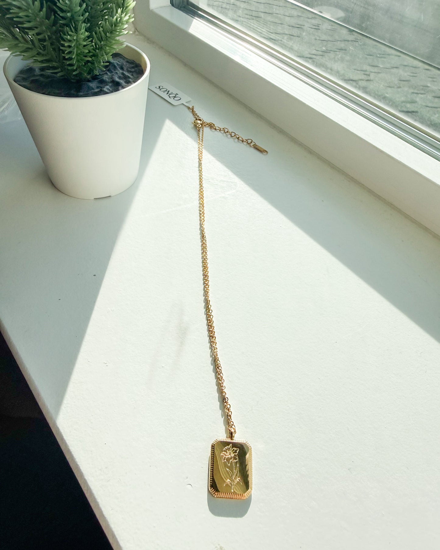 Birth Flower Necklace – Gold SS