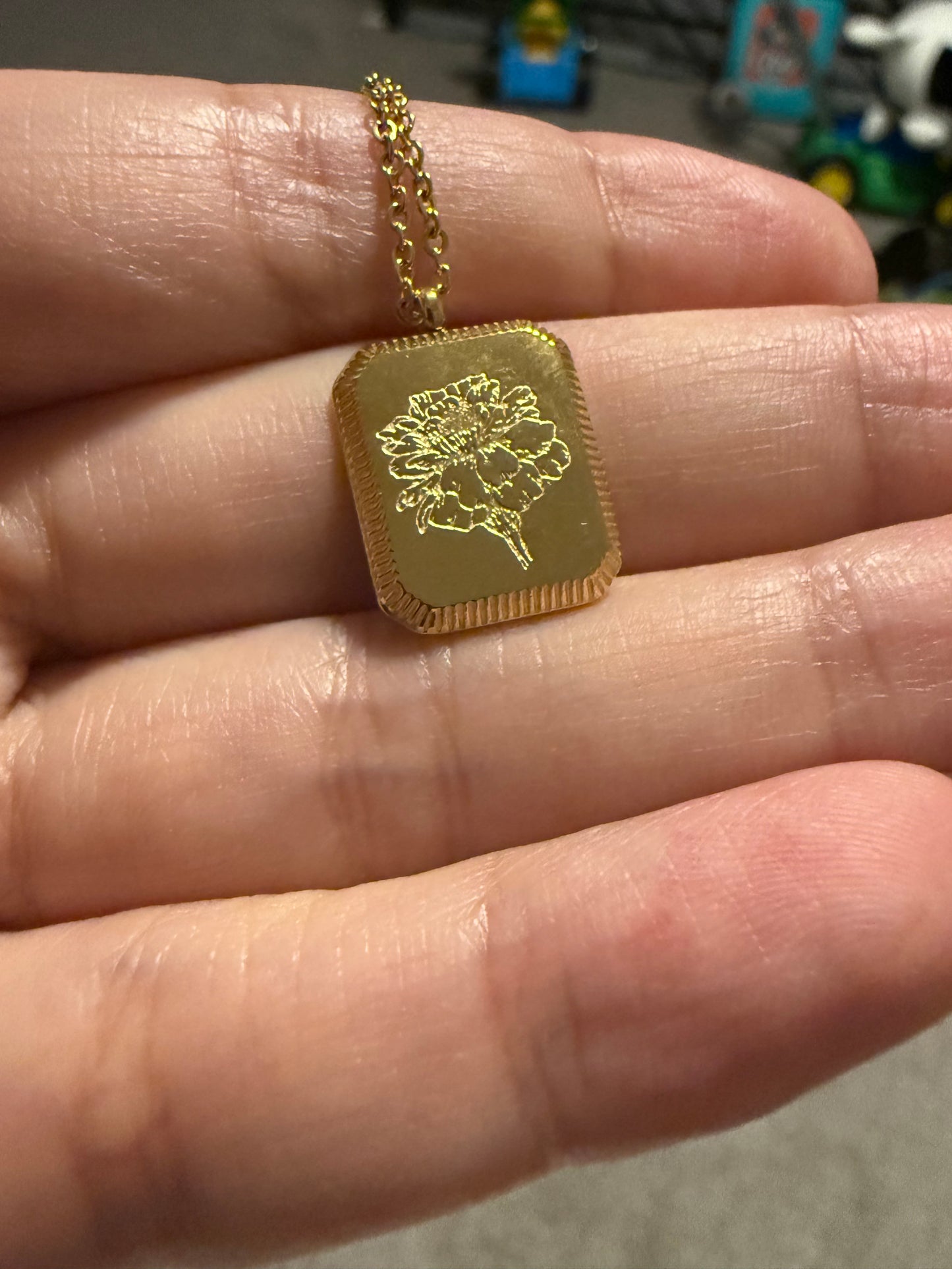 Birth Flower Necklace – Gold SS