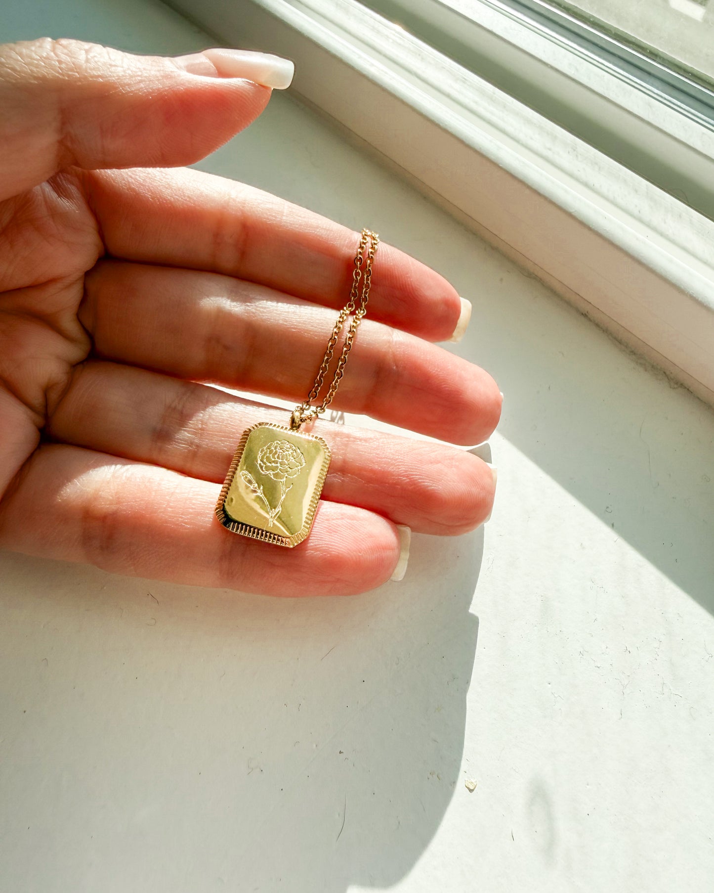 Birth Flower Necklace – Gold SS
