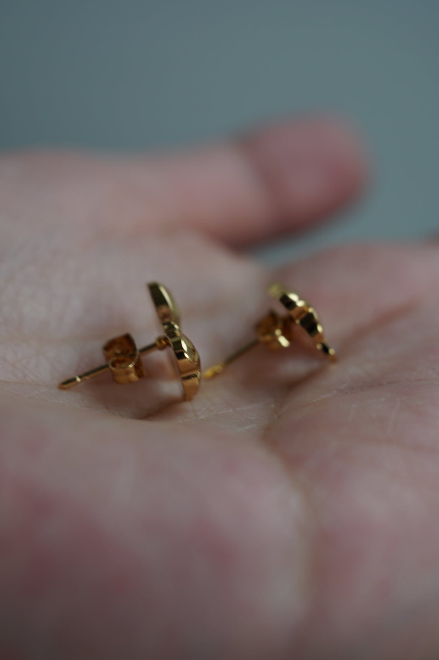 Tina tiny bow gold earrings