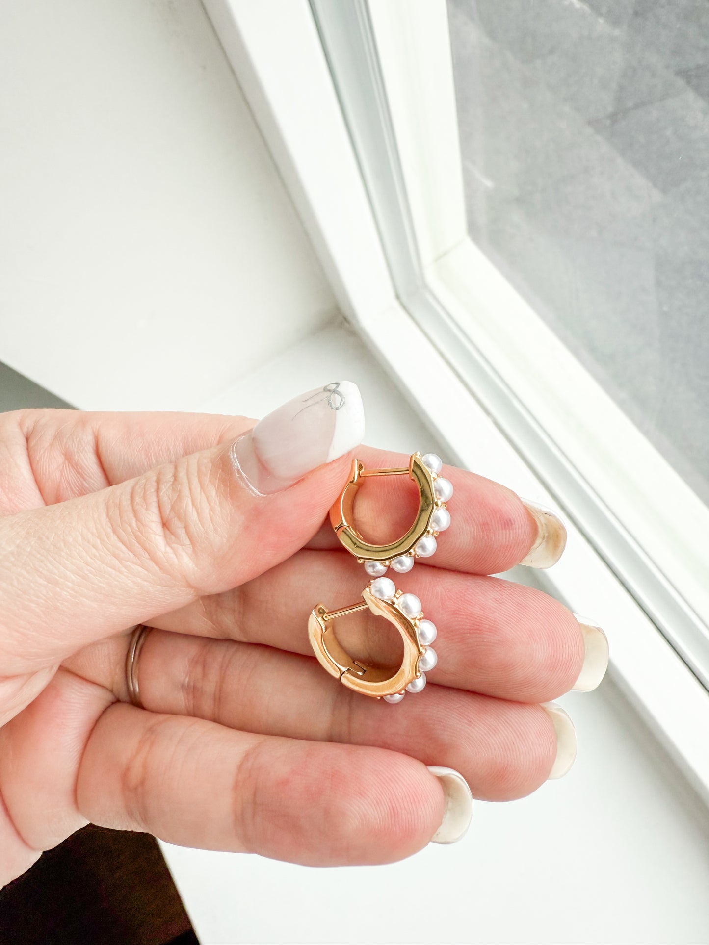 Tiny pearls hoops