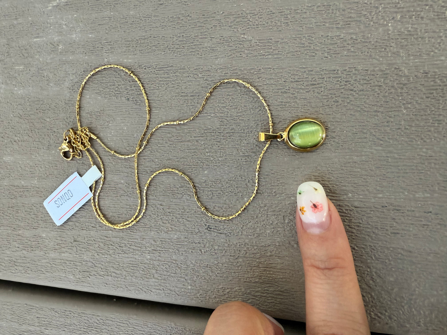 Green eye cat stone necklace in Gold