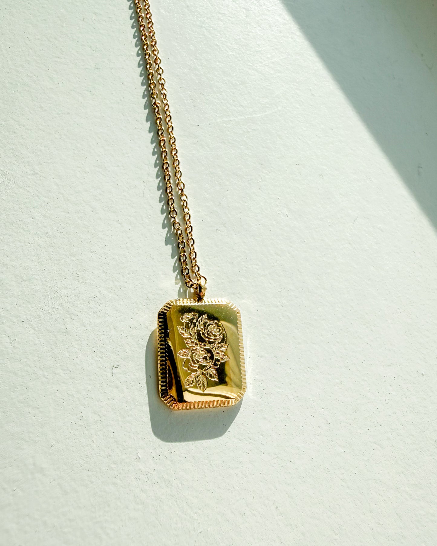 Birth Flower Necklace – Gold SS