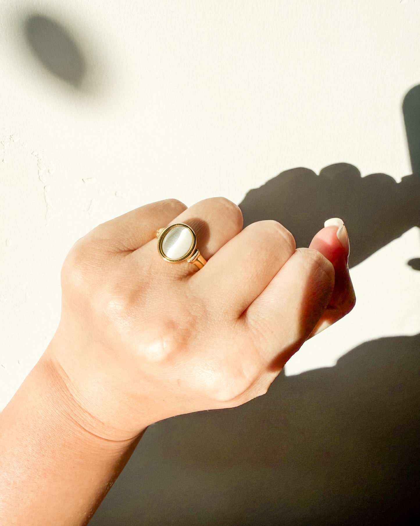 Bella’s gold ring (cat eye stone)