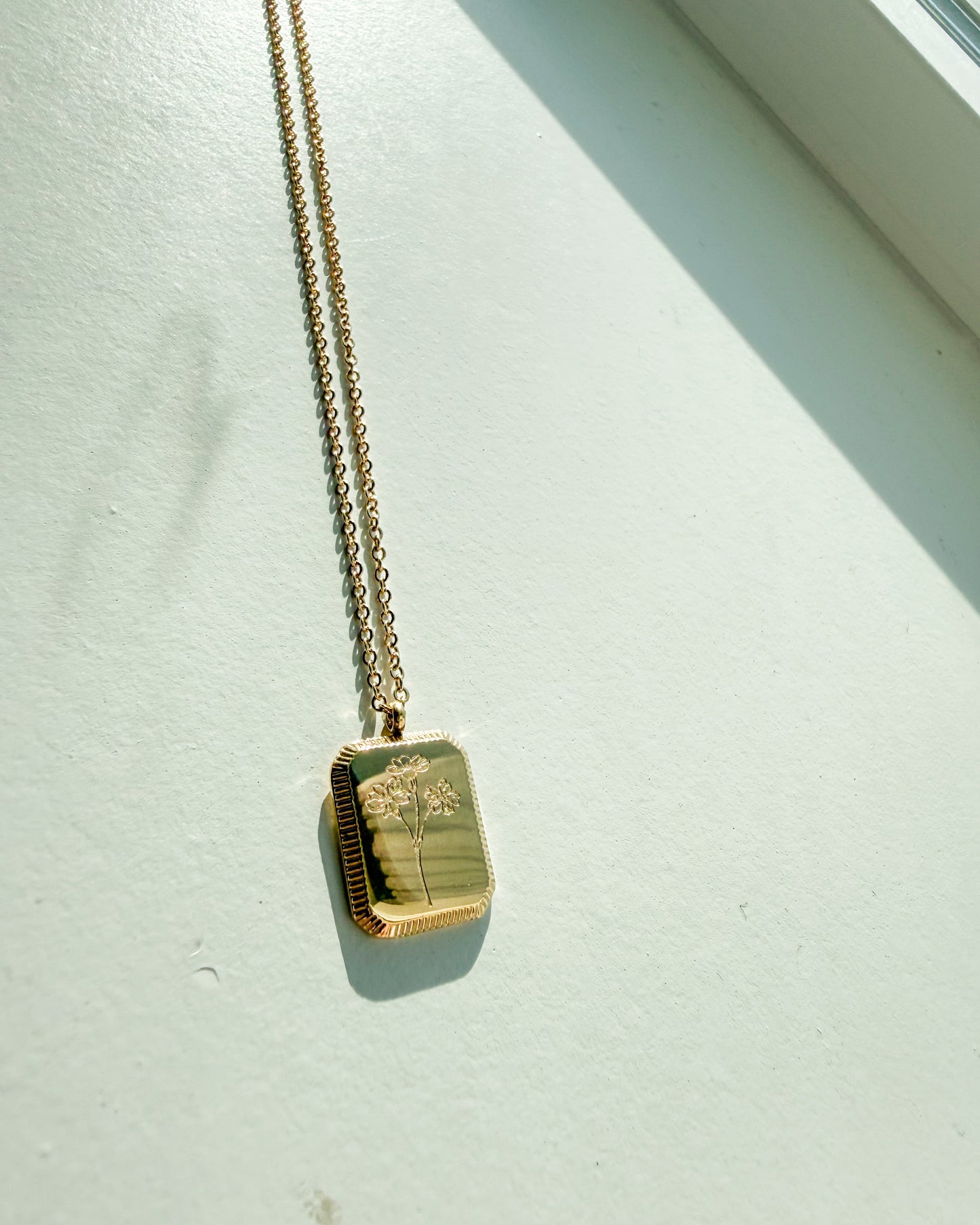 Birth Flower Necklace – Gold SS