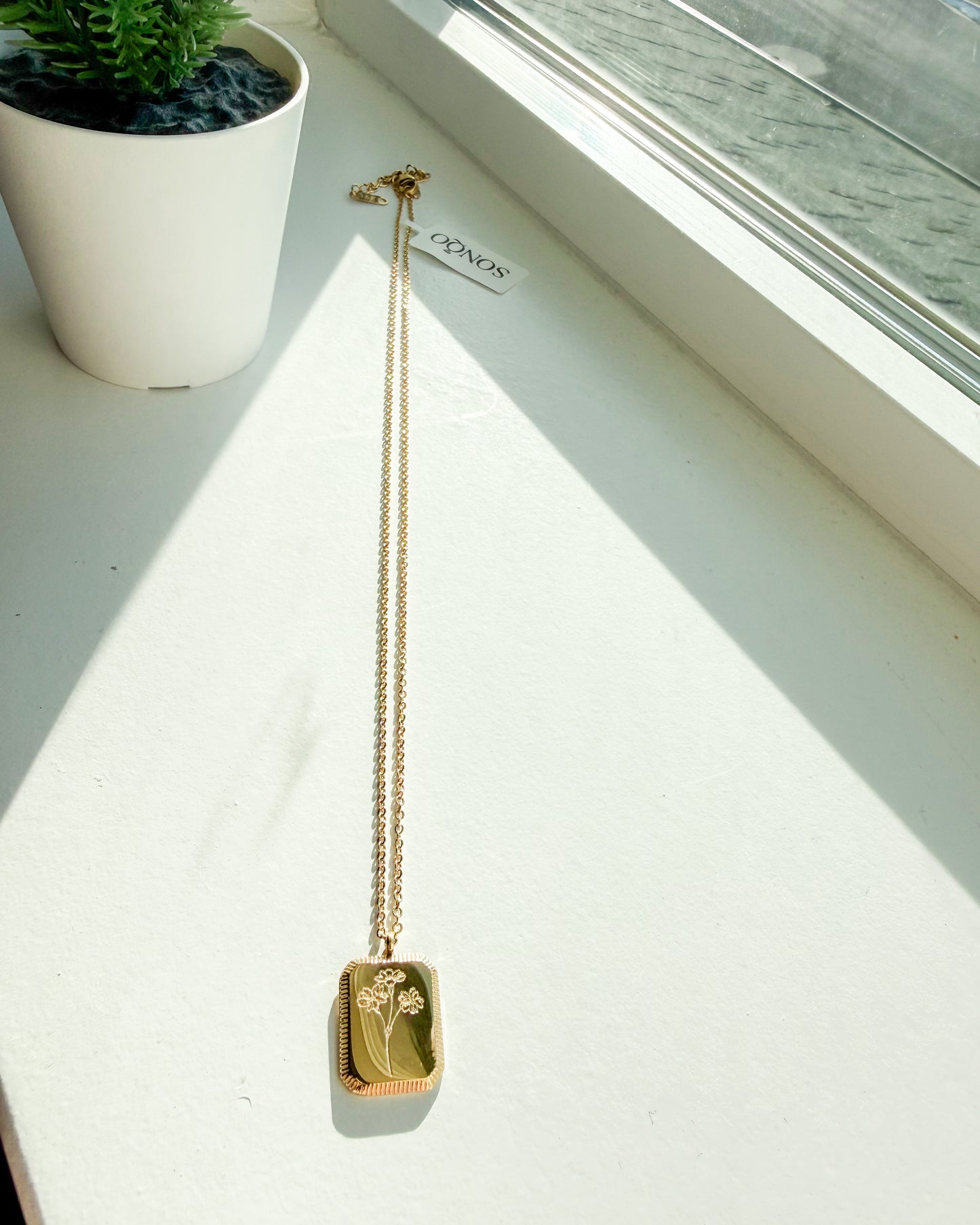 Birth Flower Necklace – Gold SS