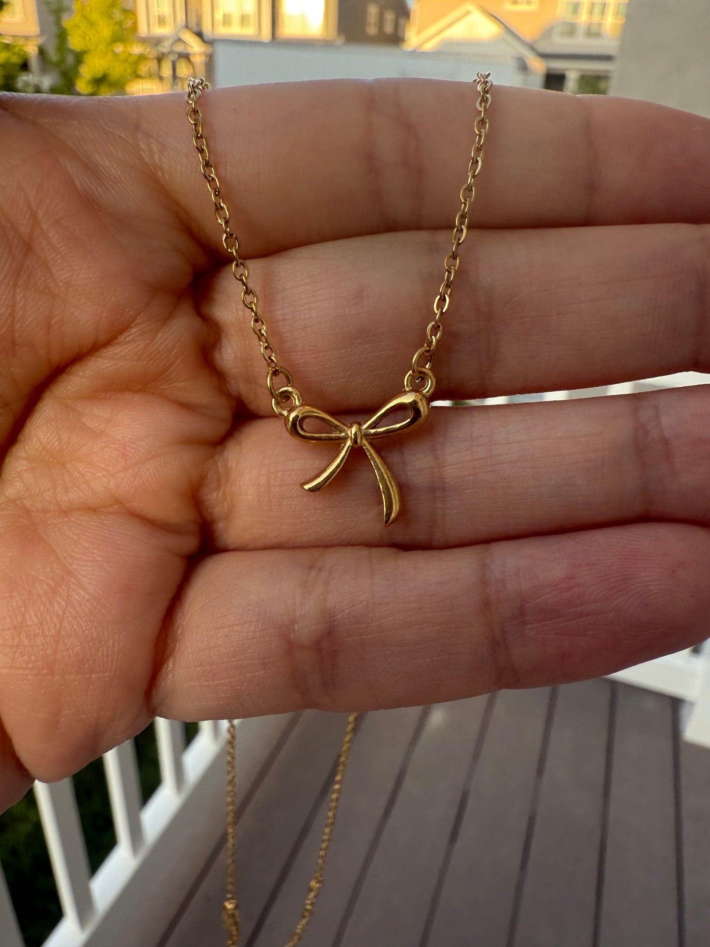 Gold bow necklace