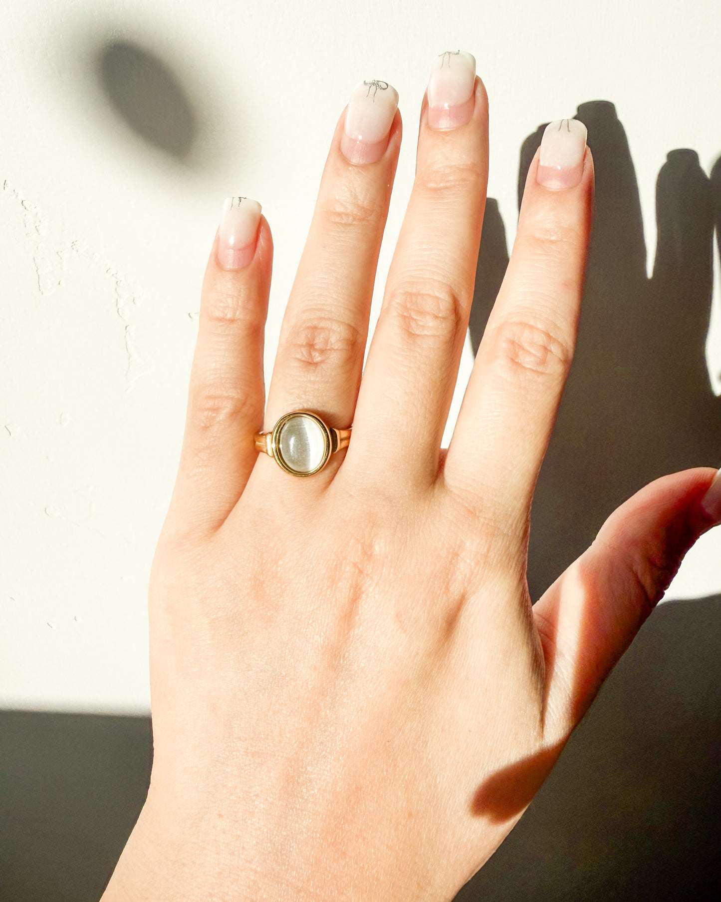 Bella’s gold ring (cat eye stone)