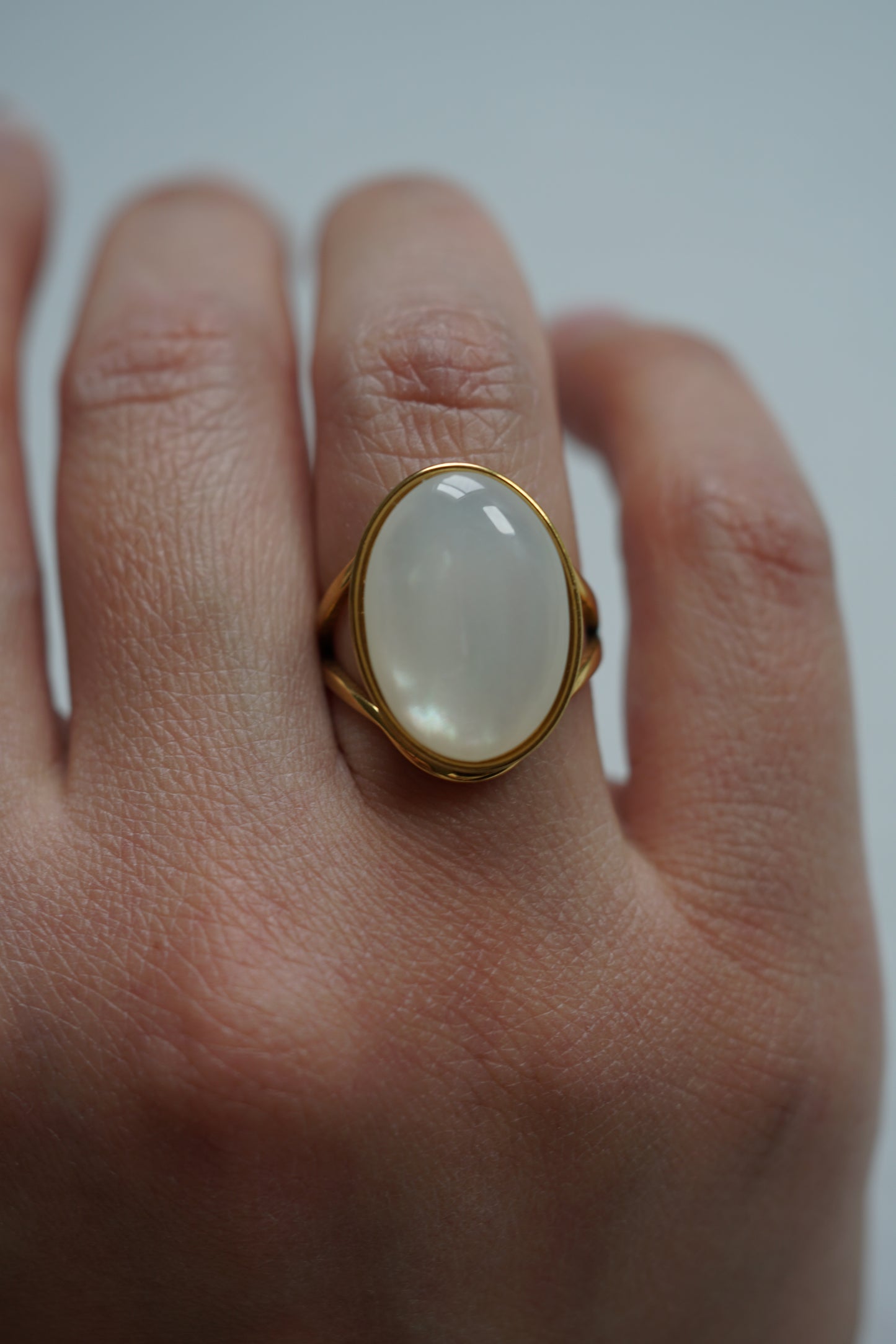 Cat’s eye stone gold ring