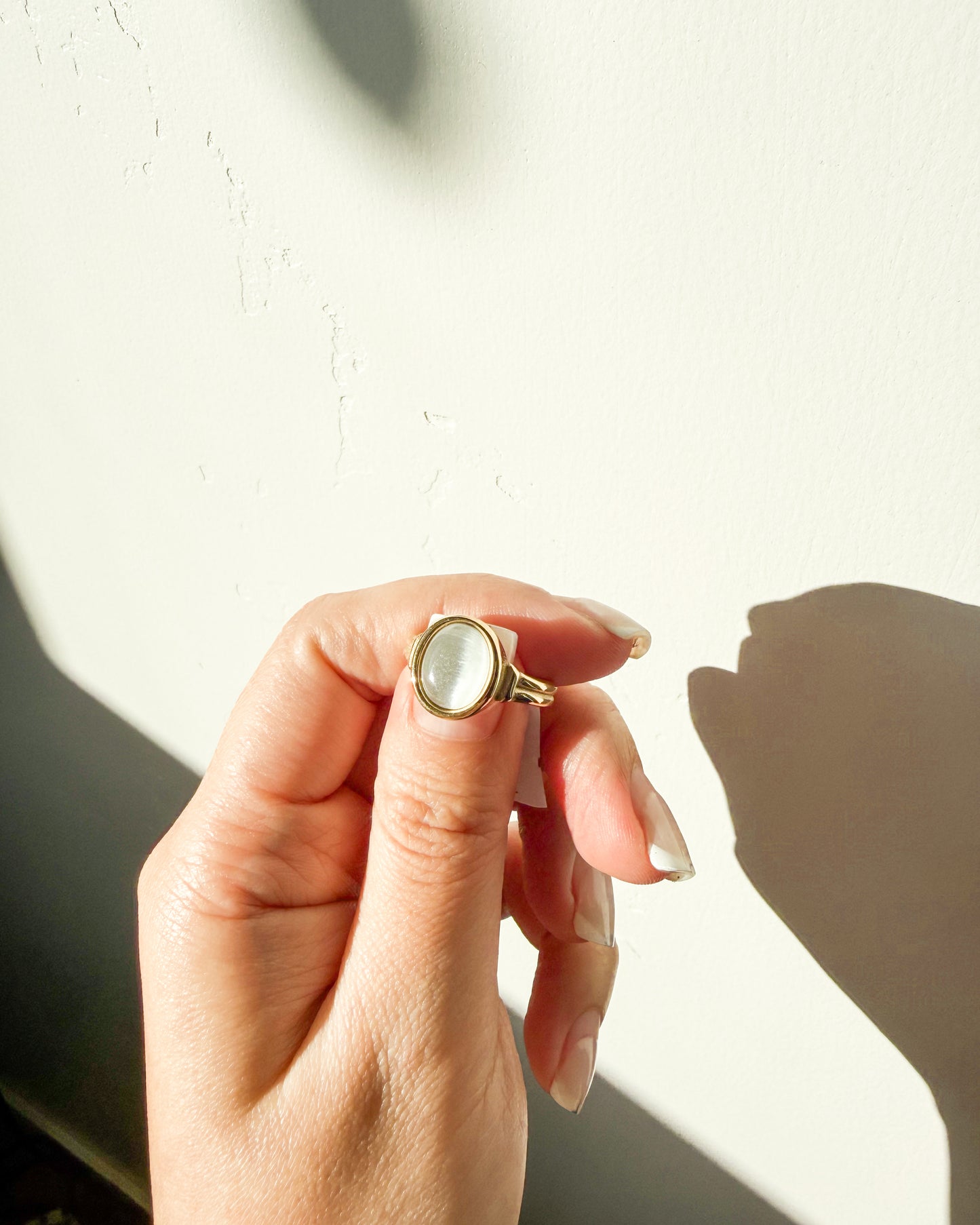 Bella’s gold ring (cat eye stone)