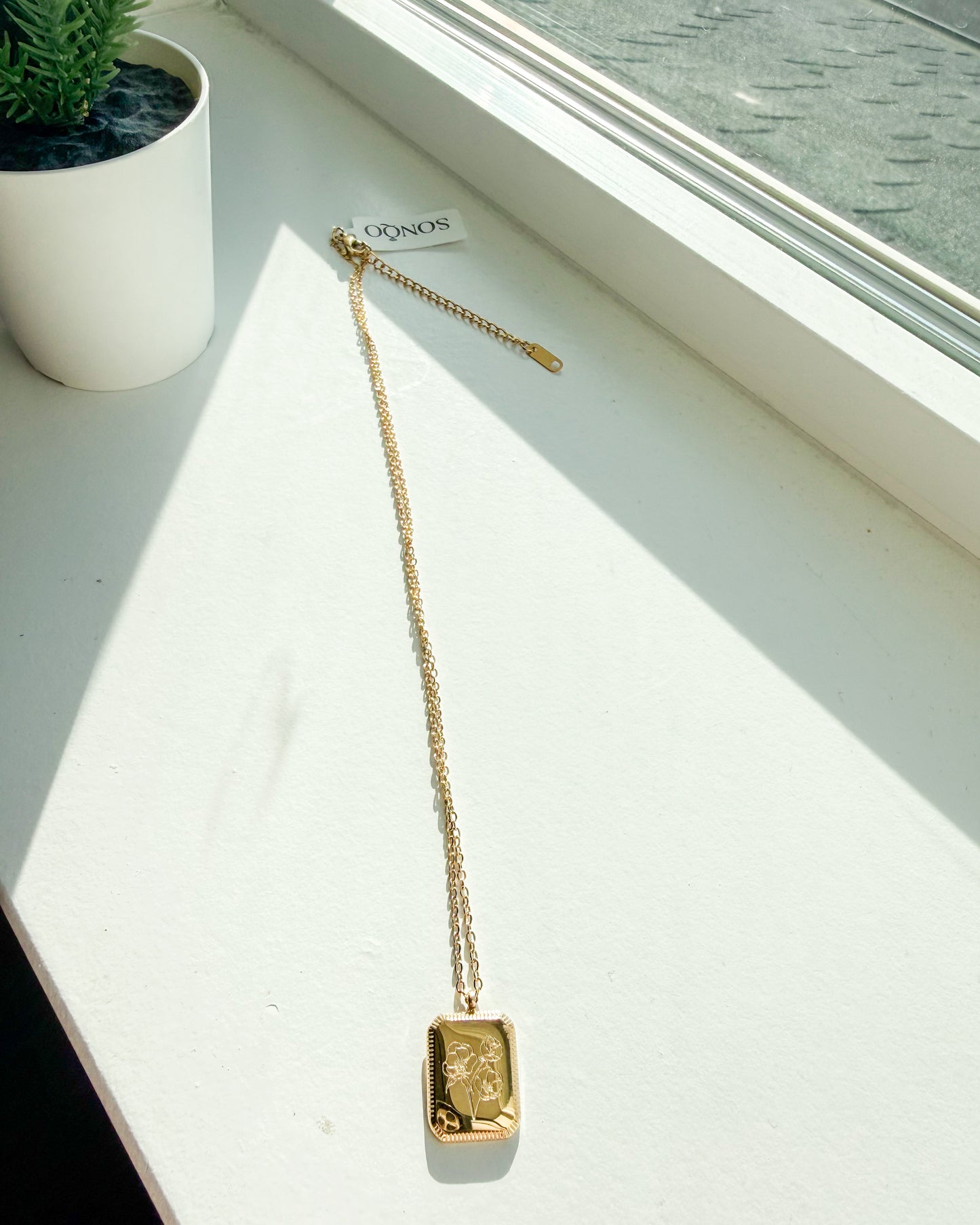 Birth Flower Necklace – Gold SS