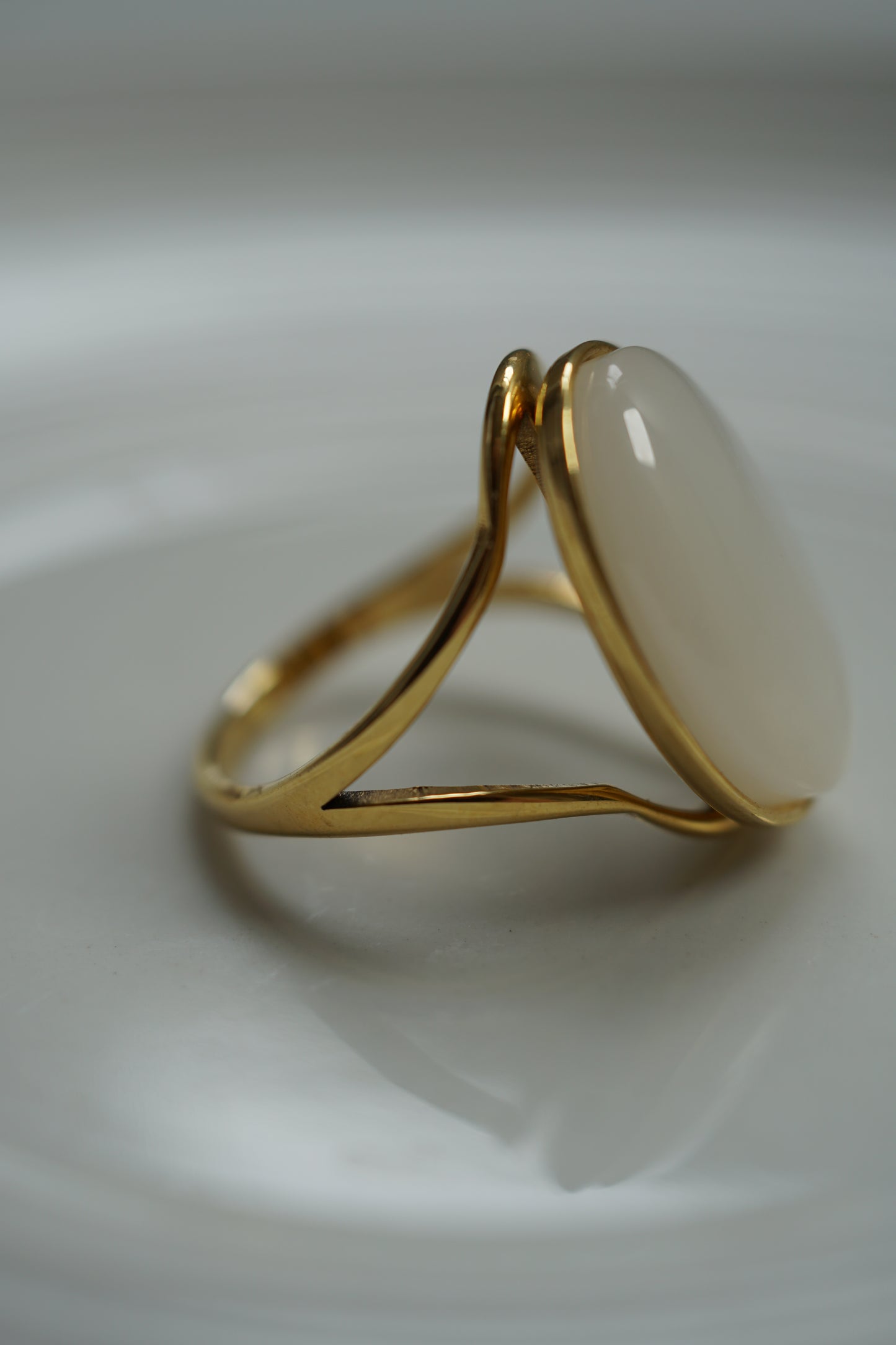 Cat’s eye stone gold ring