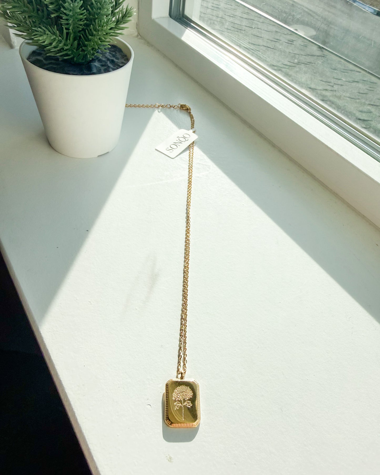 Birth Flower Necklace – Gold SS