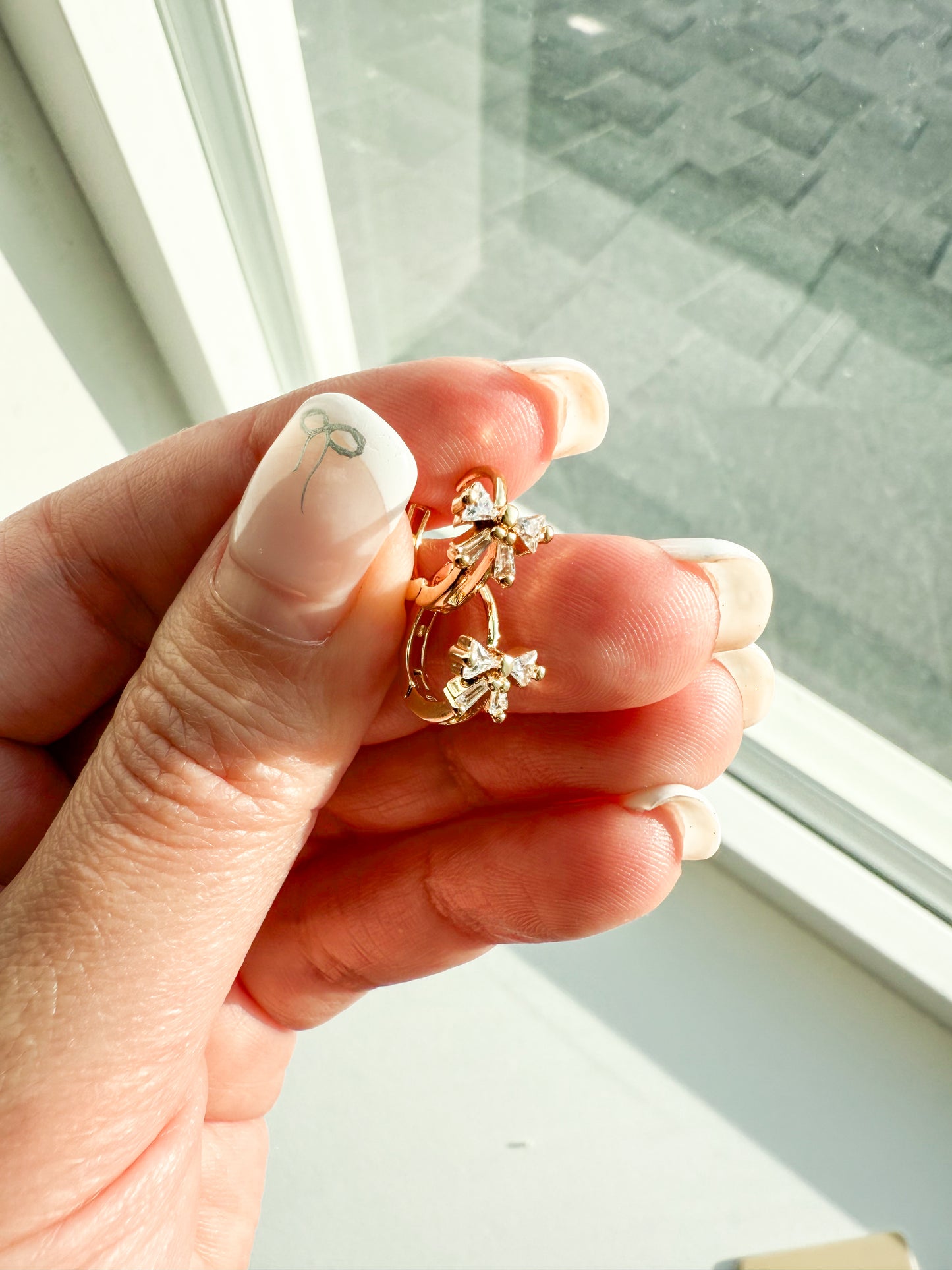 Krystal Bow hoops earrings 🎀