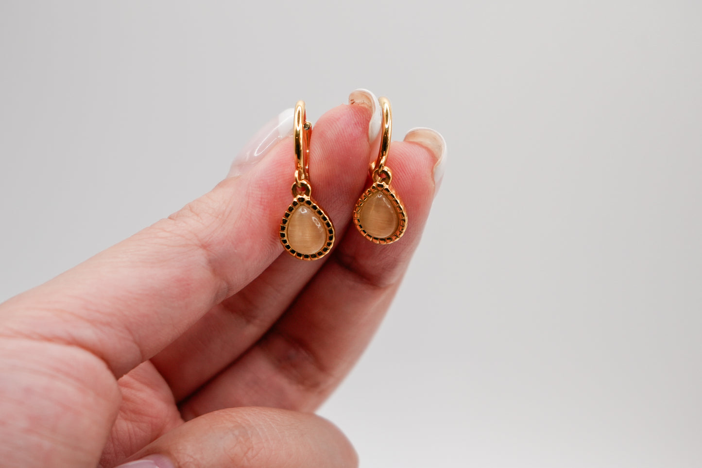 Champagne cat eye earrings